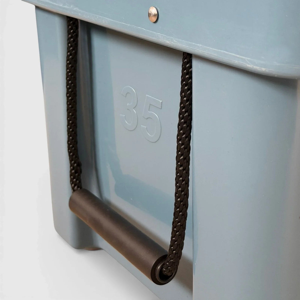 Braided rope carry handle with a moulded grip, recessed into the end of the Orbie 35 cool box beside the moulded 35