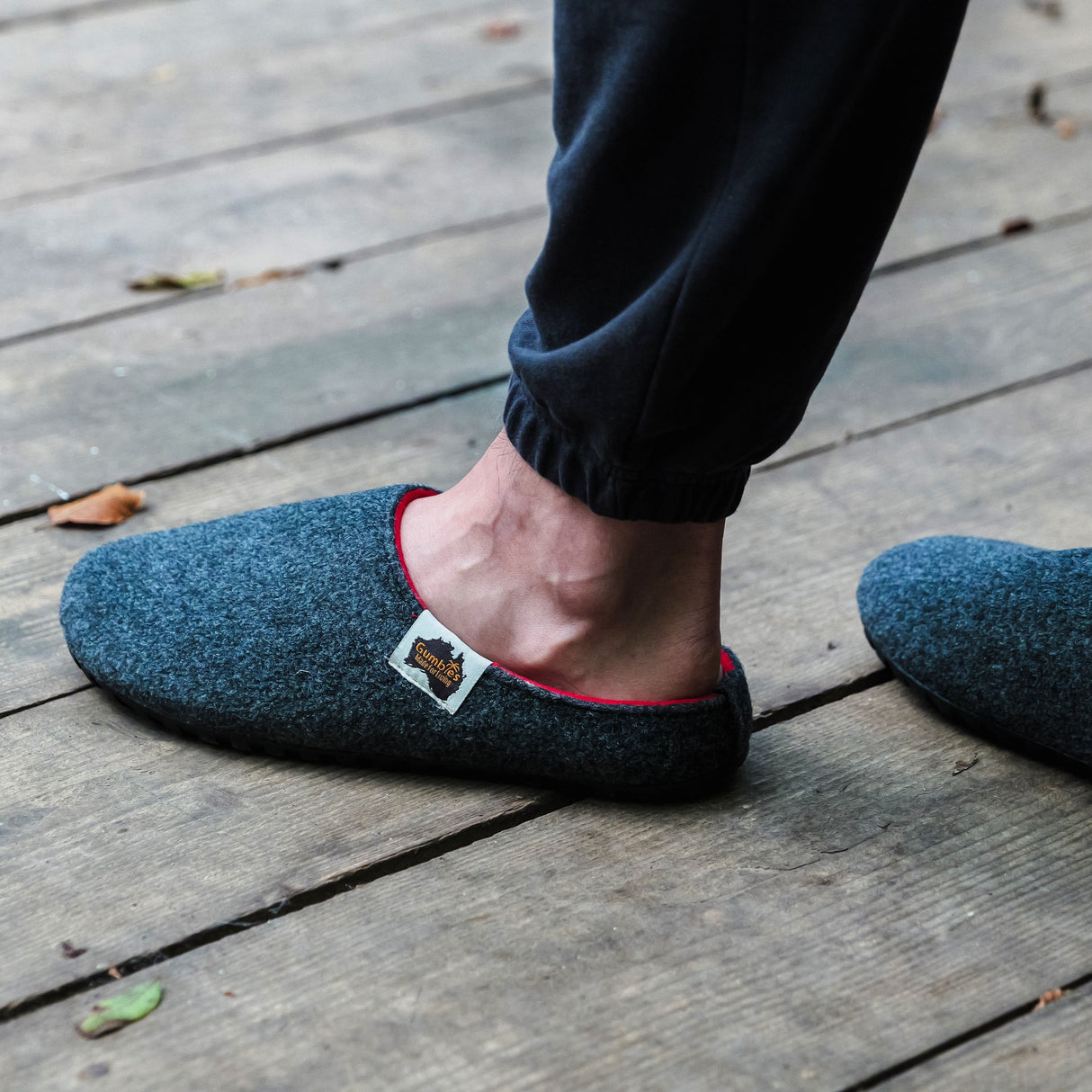 Gumbies Outback Slippers - Men's Charcoal & Red alternate view 2