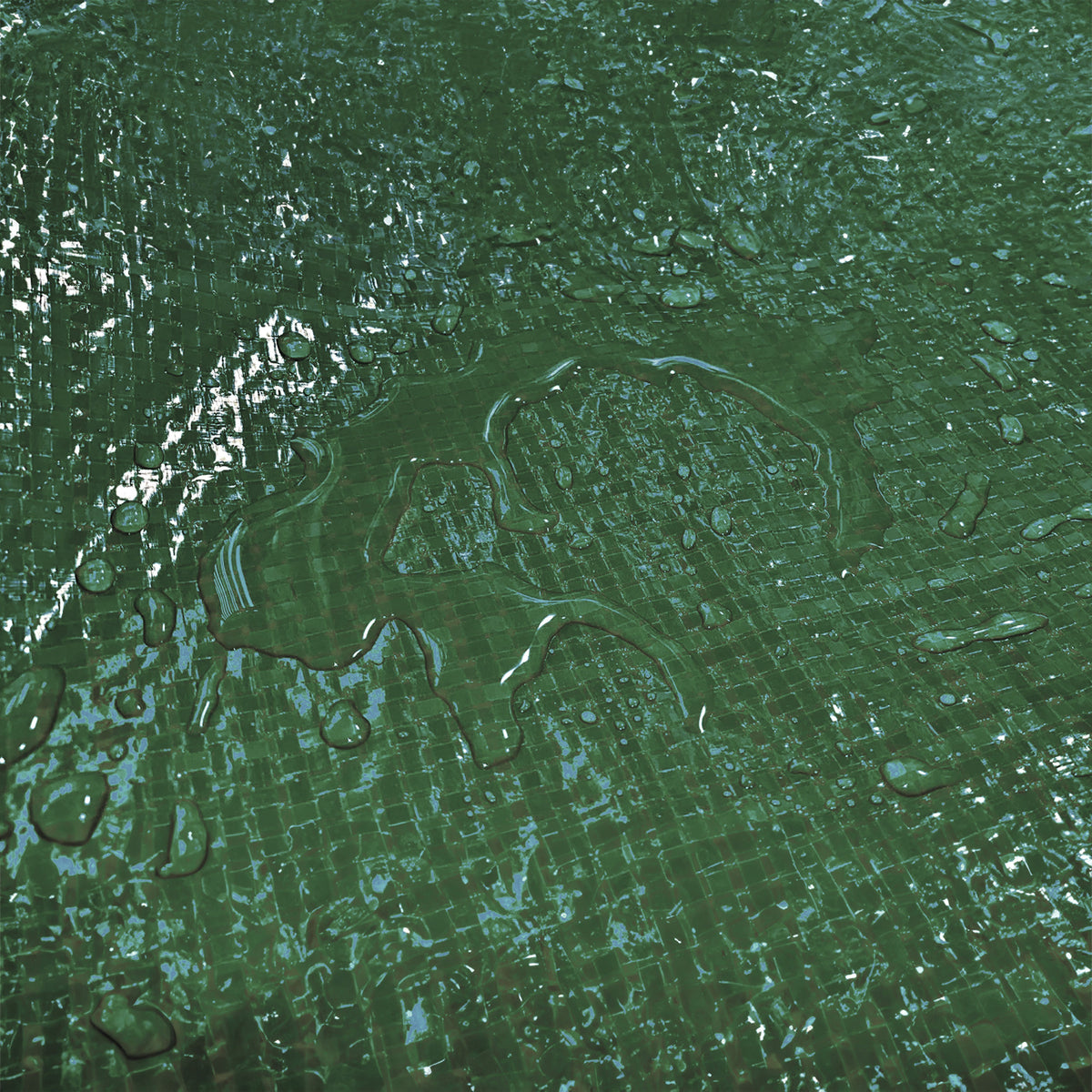 Rainwater beading on the woven surface of the Green S-Grade Tarpaulin with 20 x 4" Bungee Balls (White)