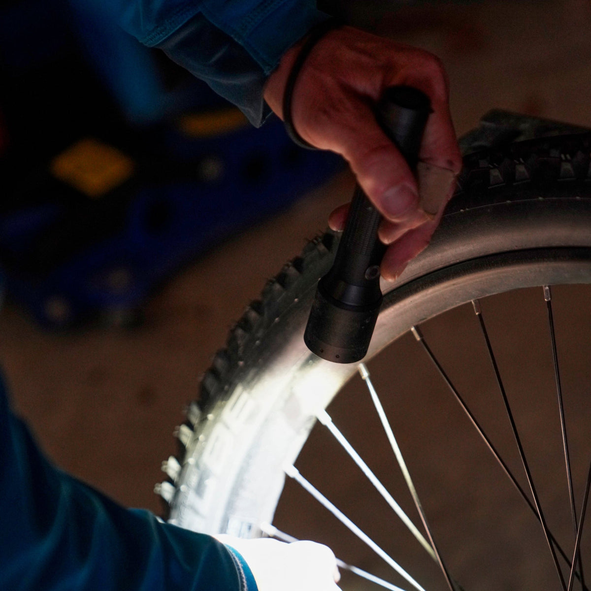 Hand lighting a bicycle tyre with the Ledlenser P6R Core QC