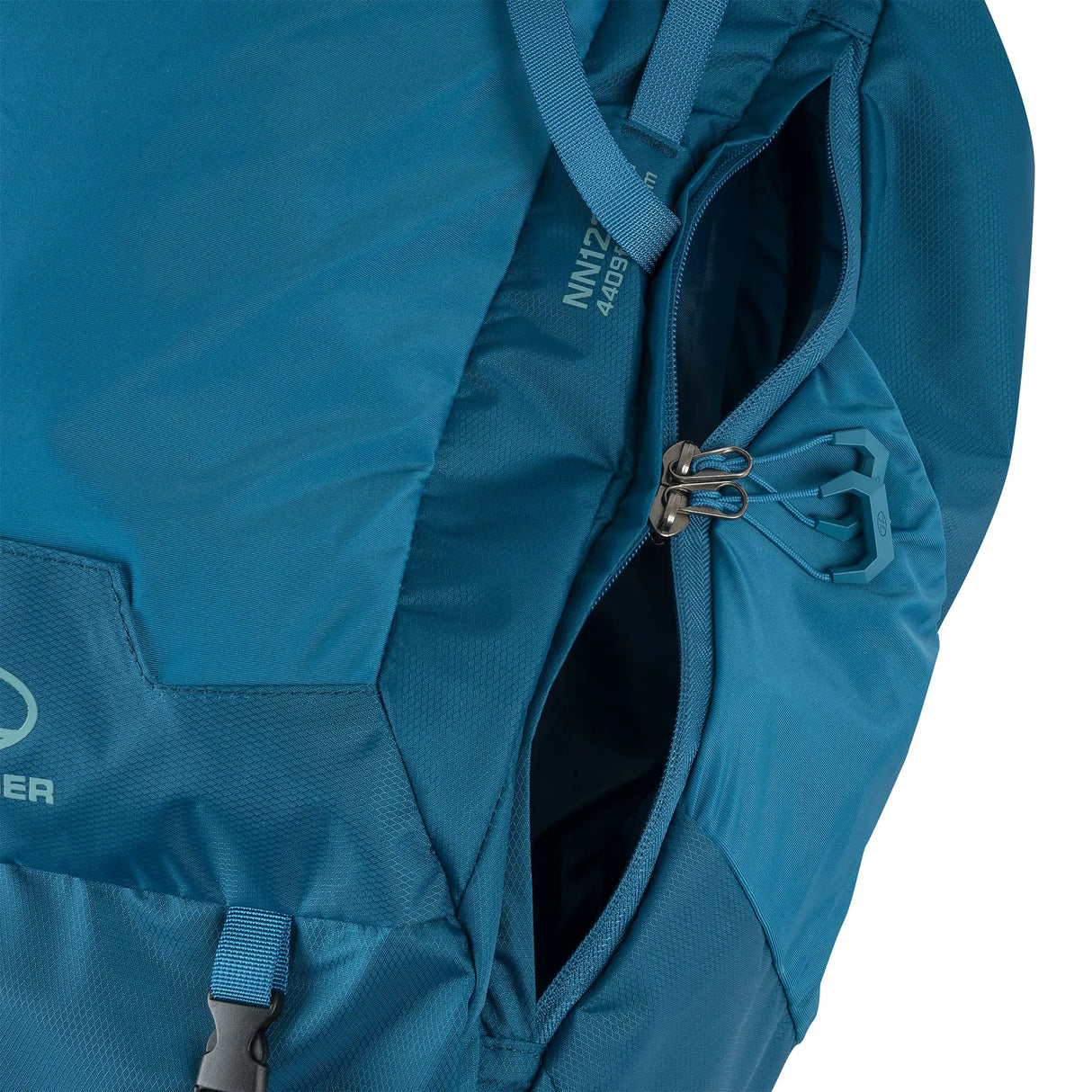 Highlander Ben Nevis Rucksack 52L in petrol blue close up of zip