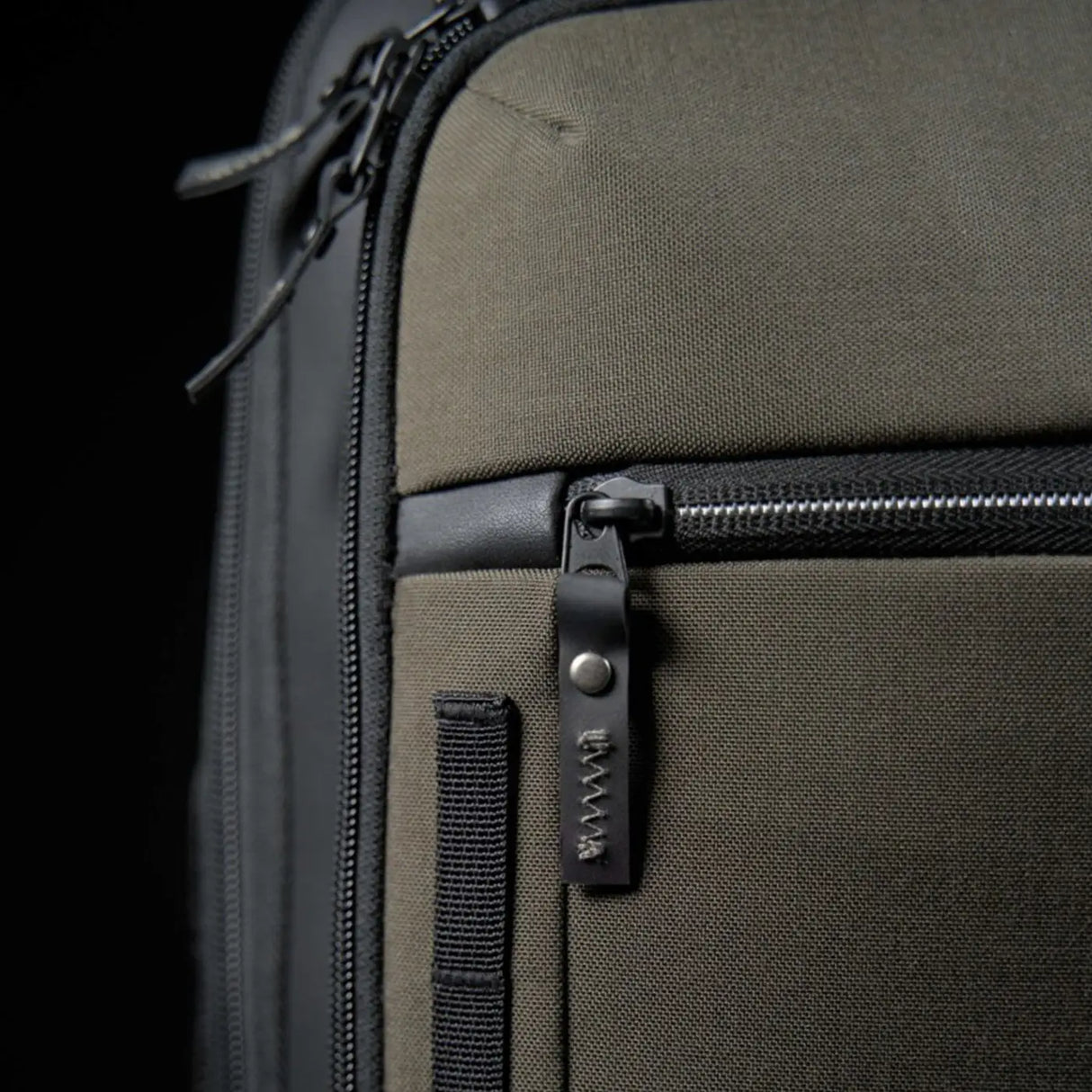 Pentagon Consul 27L Backpack RAL7013 Green Zip Close Up | Task Outdoor