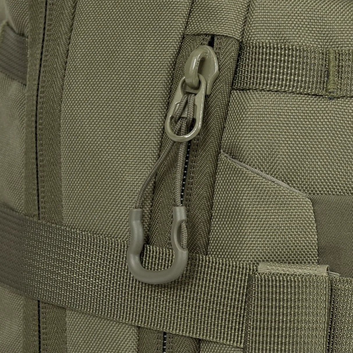 Highlander Eagle 3 Rucksack zip close up in ranger green