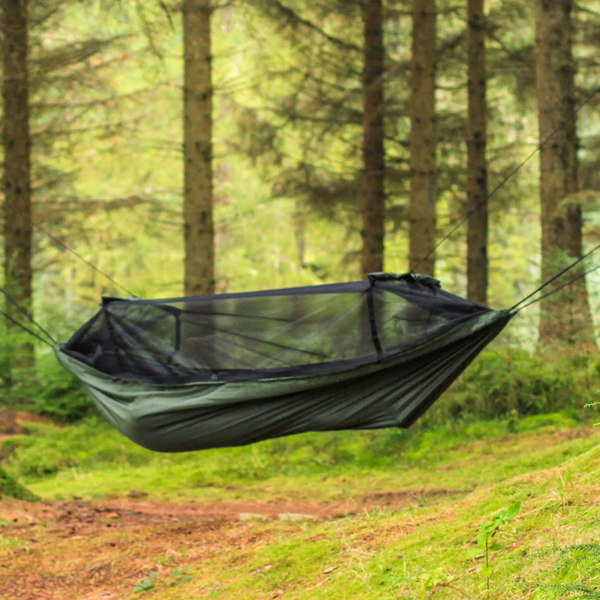 DD Frontline Hammock in forest green for camping