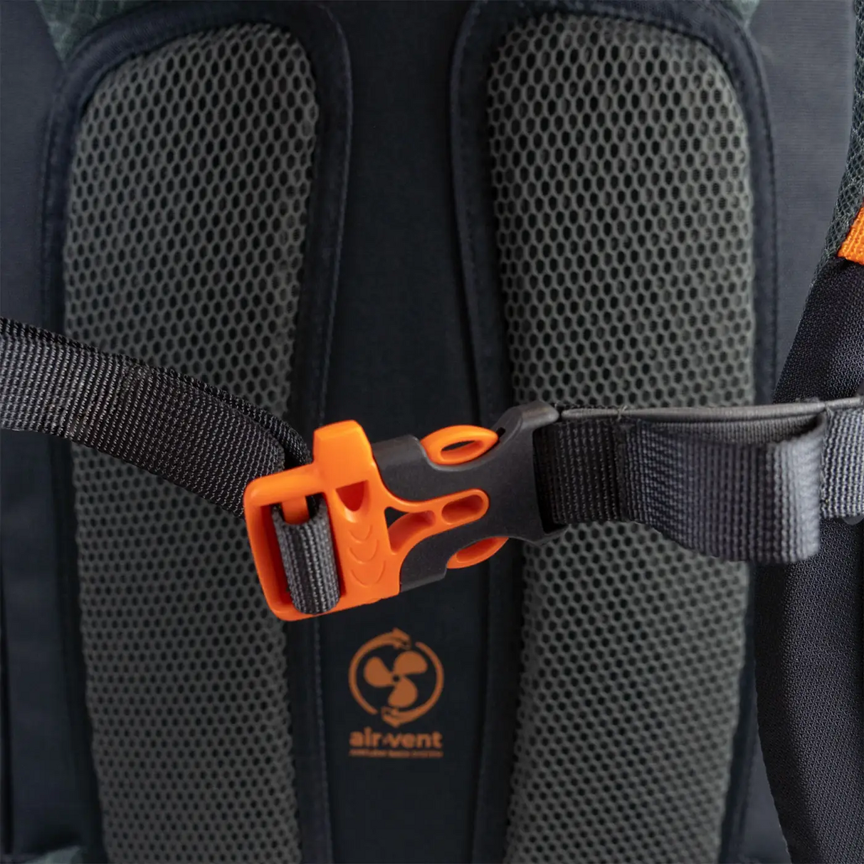 Highlander Ivar 30L Rucksack Men's Steel Grey Chest Strap  | Task Outdoor