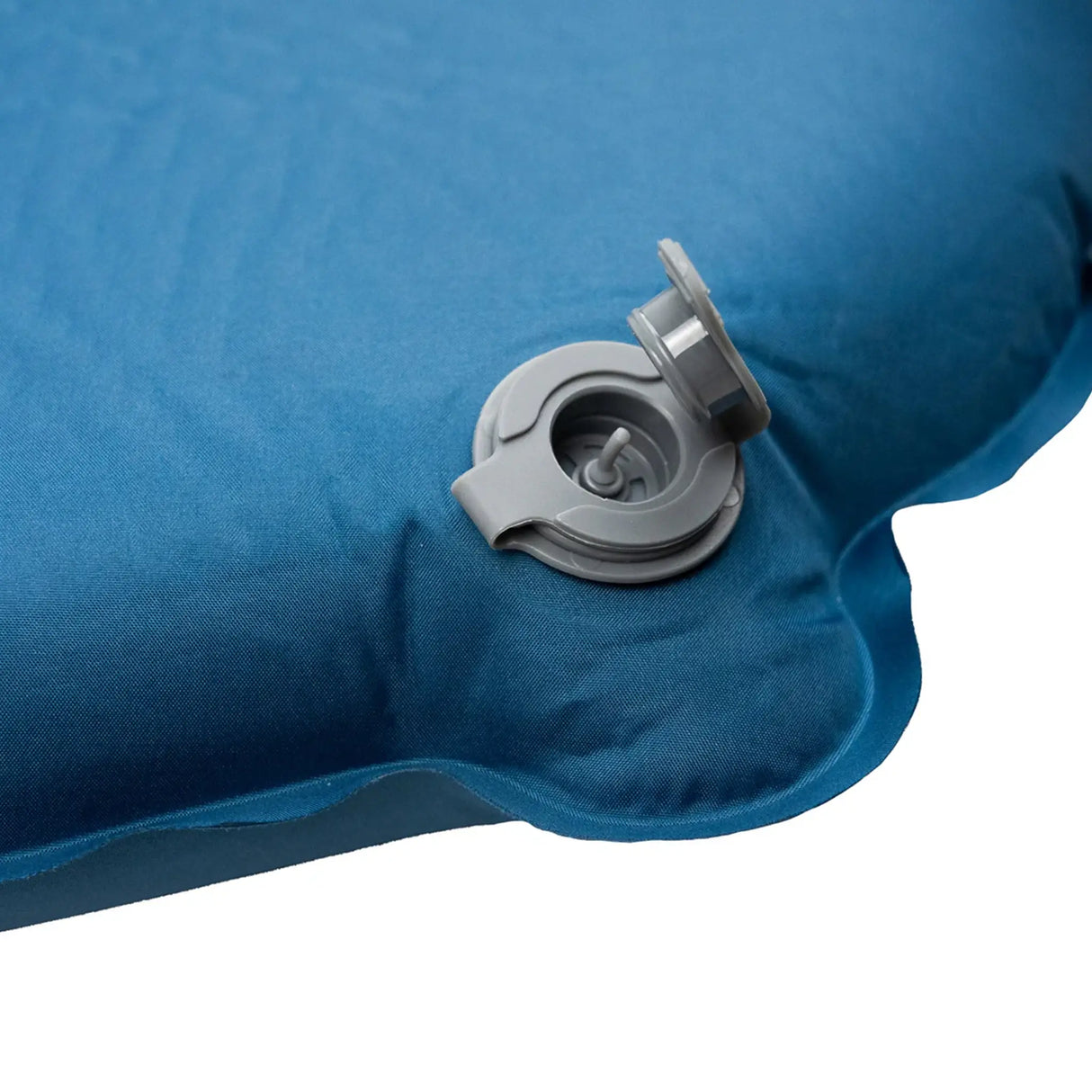 Highlander Kit Compact 30mm Self-Inflating Sleeping Mat in deep blue close up of valve