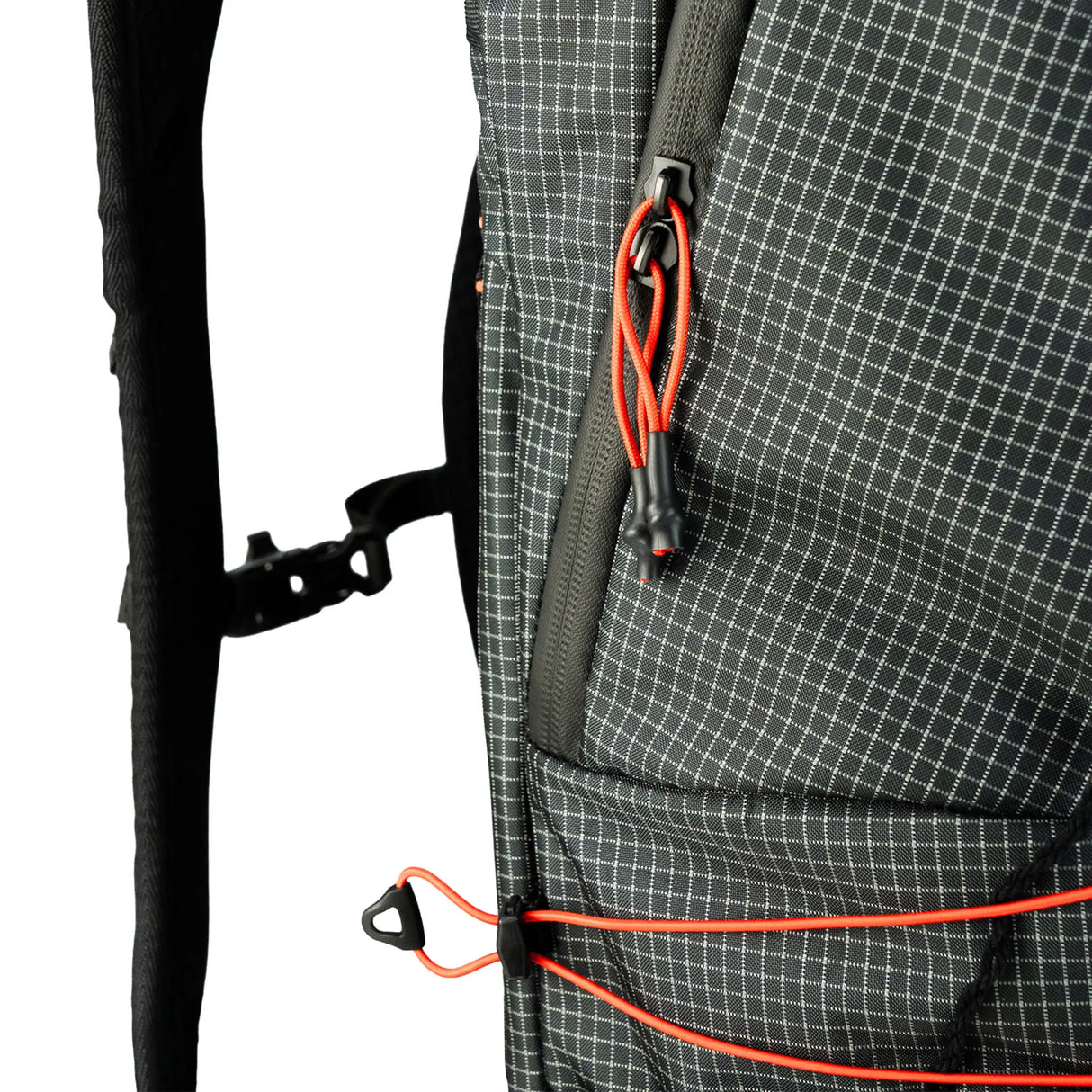 Highlander Kynetik Rucksack 25L in Black - close-up of the side pocket, waist strap buckle and bungee cord