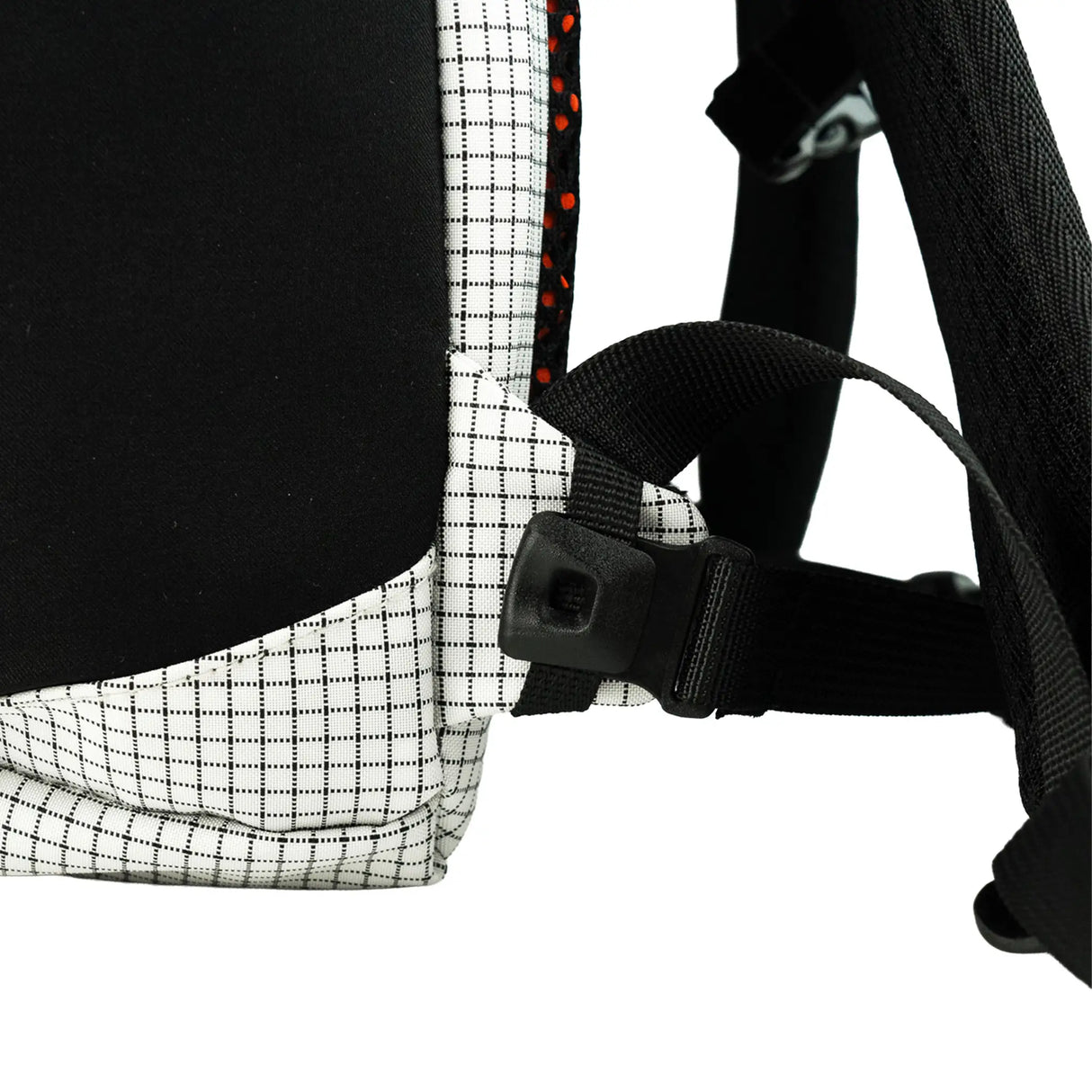 Highlander Kynetik Rucksack 20L in White - close-up of the webbing waist strap and side-release buckle
