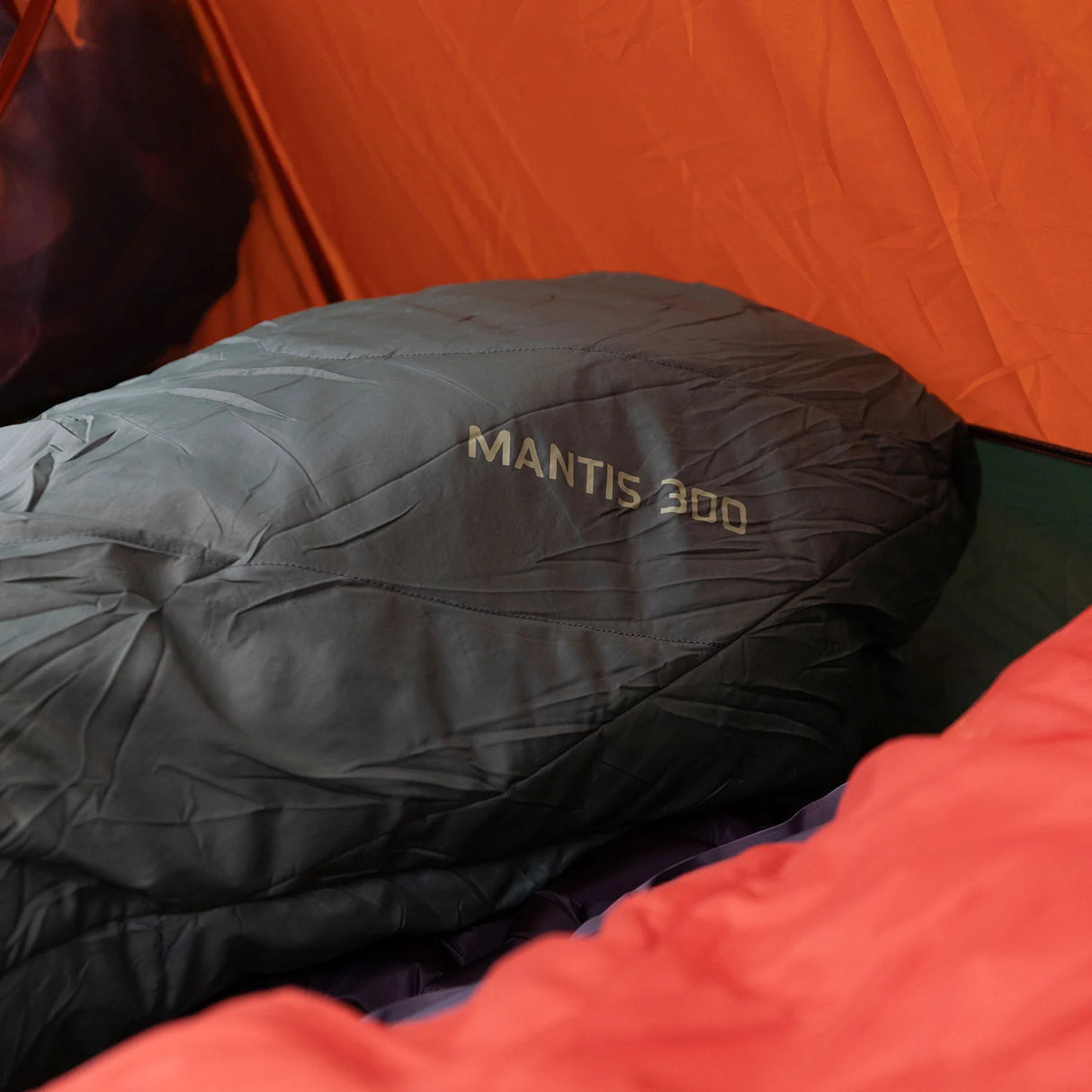Vango Mantis 300 Sleeping Bag in pine green for camping