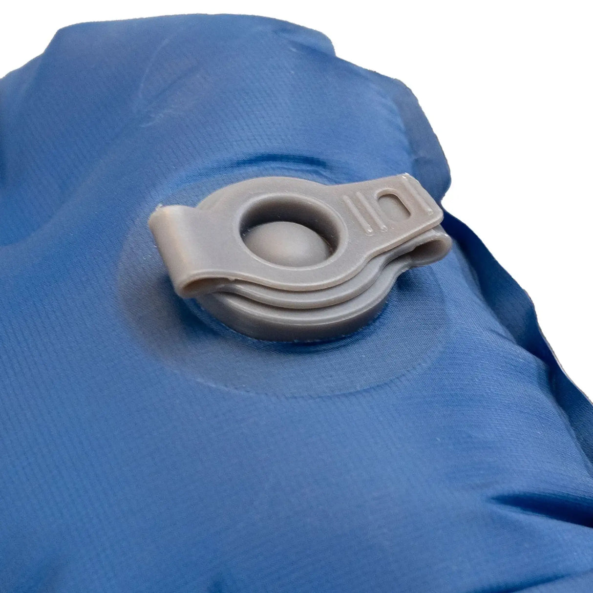 Highlander Nap-Pak Arctic R11 Inflatable Sleeping Mat in deep blue close up of valve