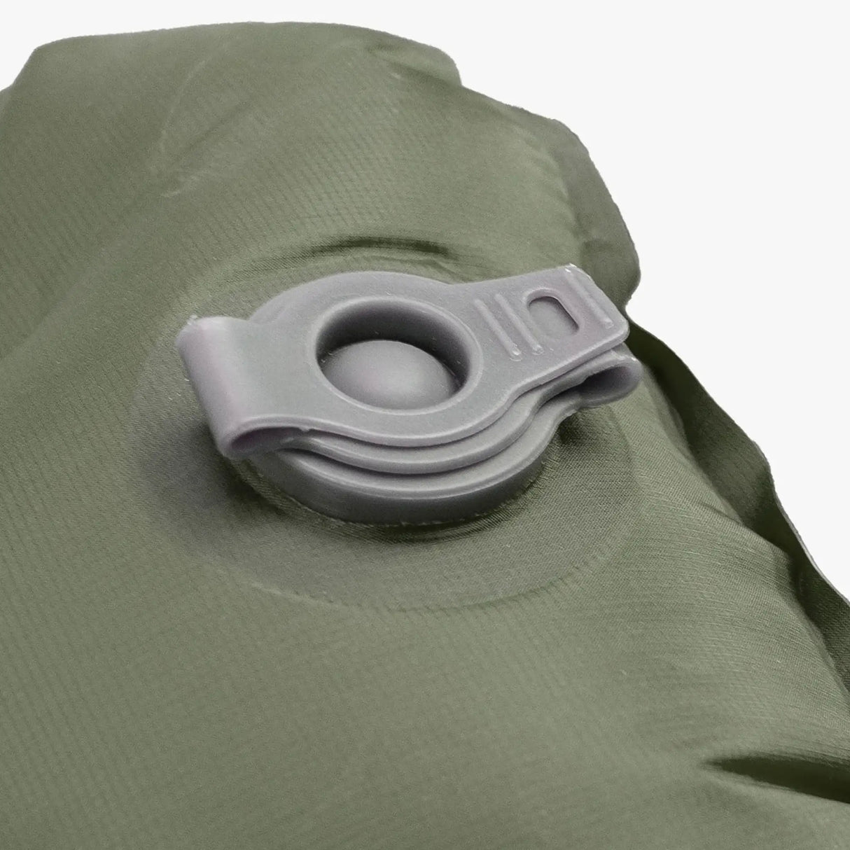 Highlander Nap-Pak Arctic R11 Inflatable Sleeping Mat in olive green close up of valve
