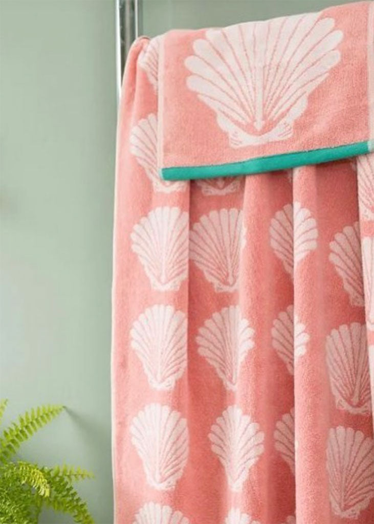 Anorak Shells Organic Cotton Towel - Pink and white jacquard weave close up