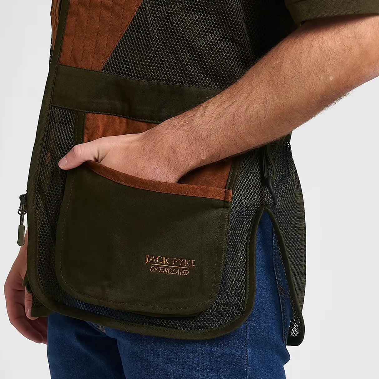 Jack Pyke Sporting Skeet Vest in green close up cartridge pocket