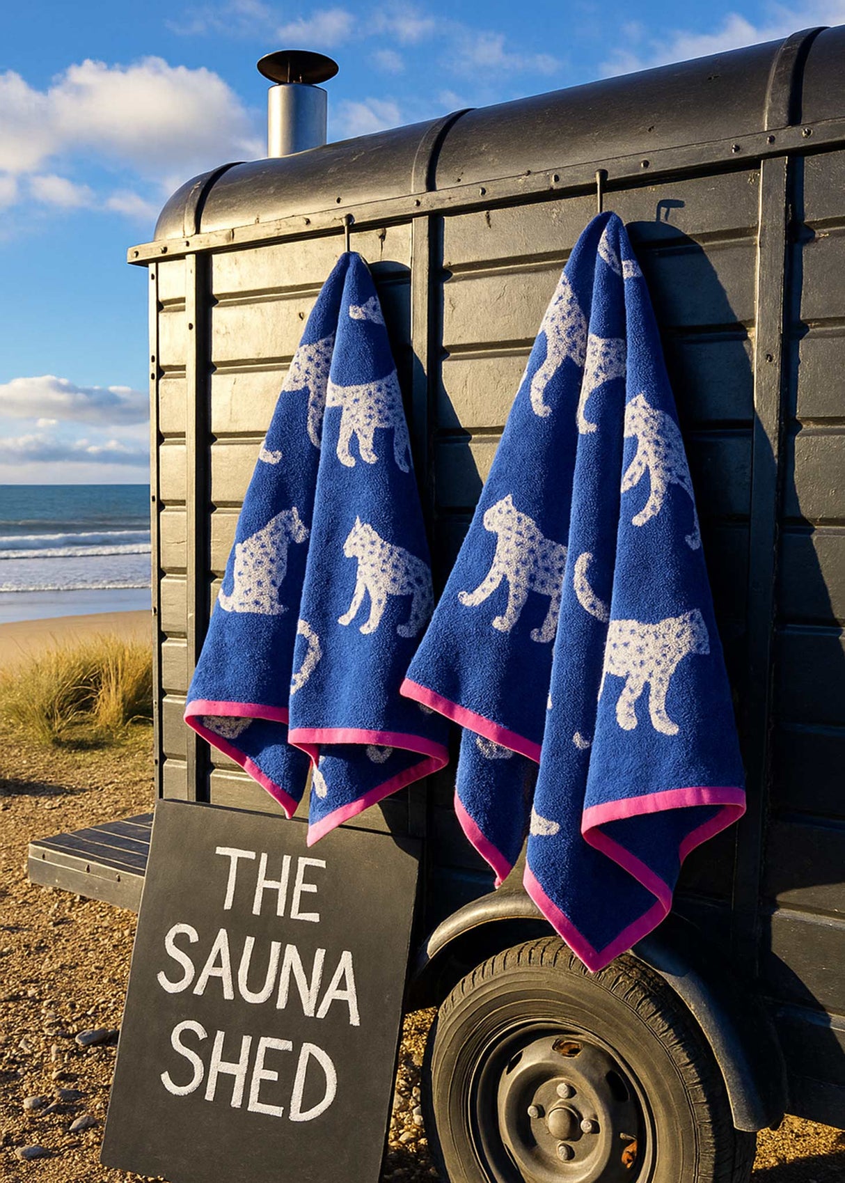 Anorak Snow Leopards Organic Cotton Towel - Bright blue sauna use