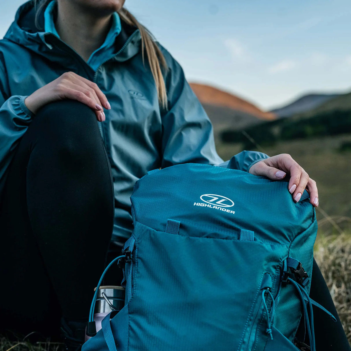 Highlander Women's Vega Rucksack 25L in Teal for Trekking