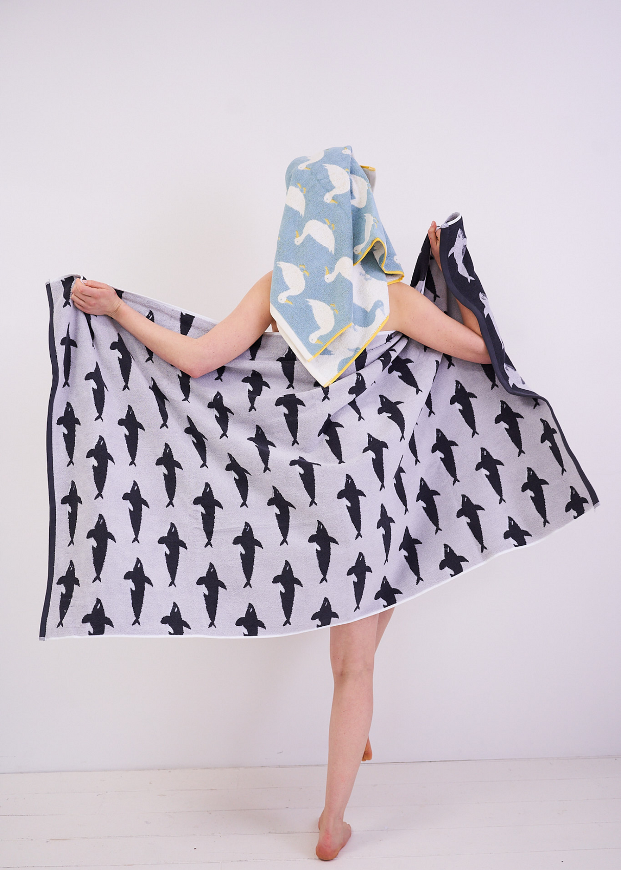 Anorak Orca Organic Cotton Towel - Pale grey and charcoal jacquard weave close up