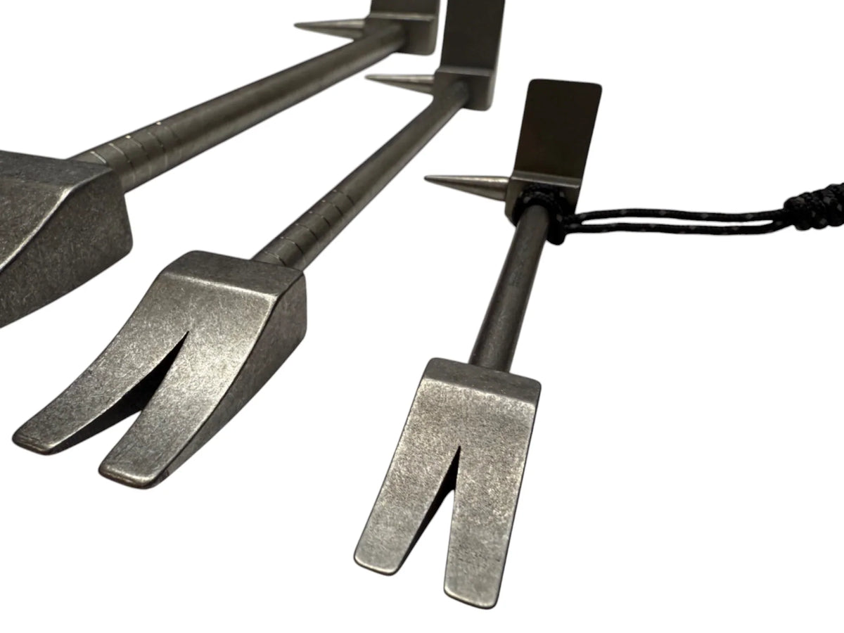 Close-up of the wedge claws on the 12 in, 8 in and 4 in Titanium Hooligan Bars