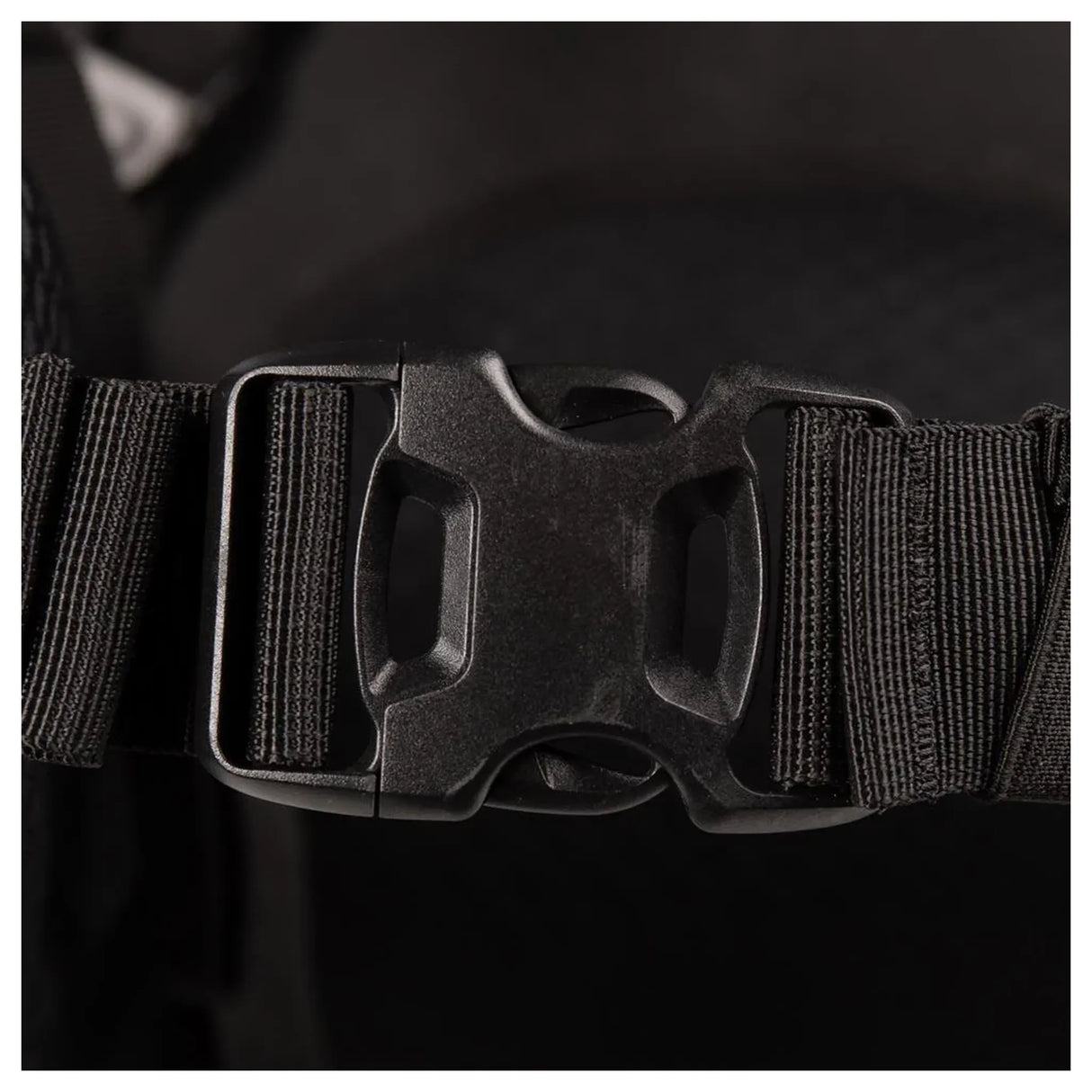 Vango Denali Pro 60:70 rucksack in black, hip belt buckle