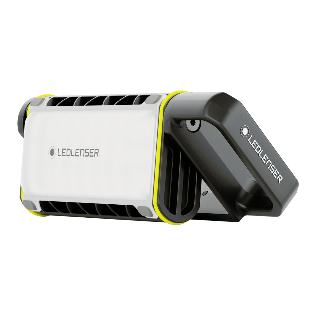 Ledlenser AF4R Work with the white diffuser clipped over the LED panel