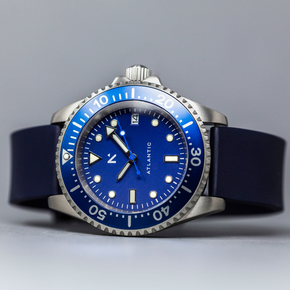 Rotate North Atlantic Dive Watch (40mm) - Deep Night Rubber Strap