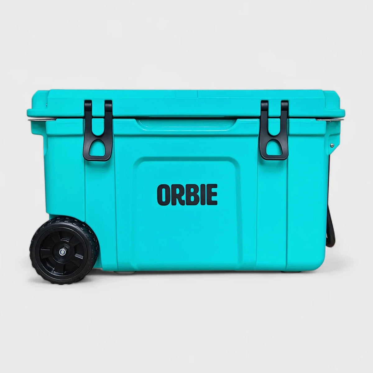 Orbie 55 wheeled cool box in turquoise, side view with the treaded wheels at one end and both cam latches closed