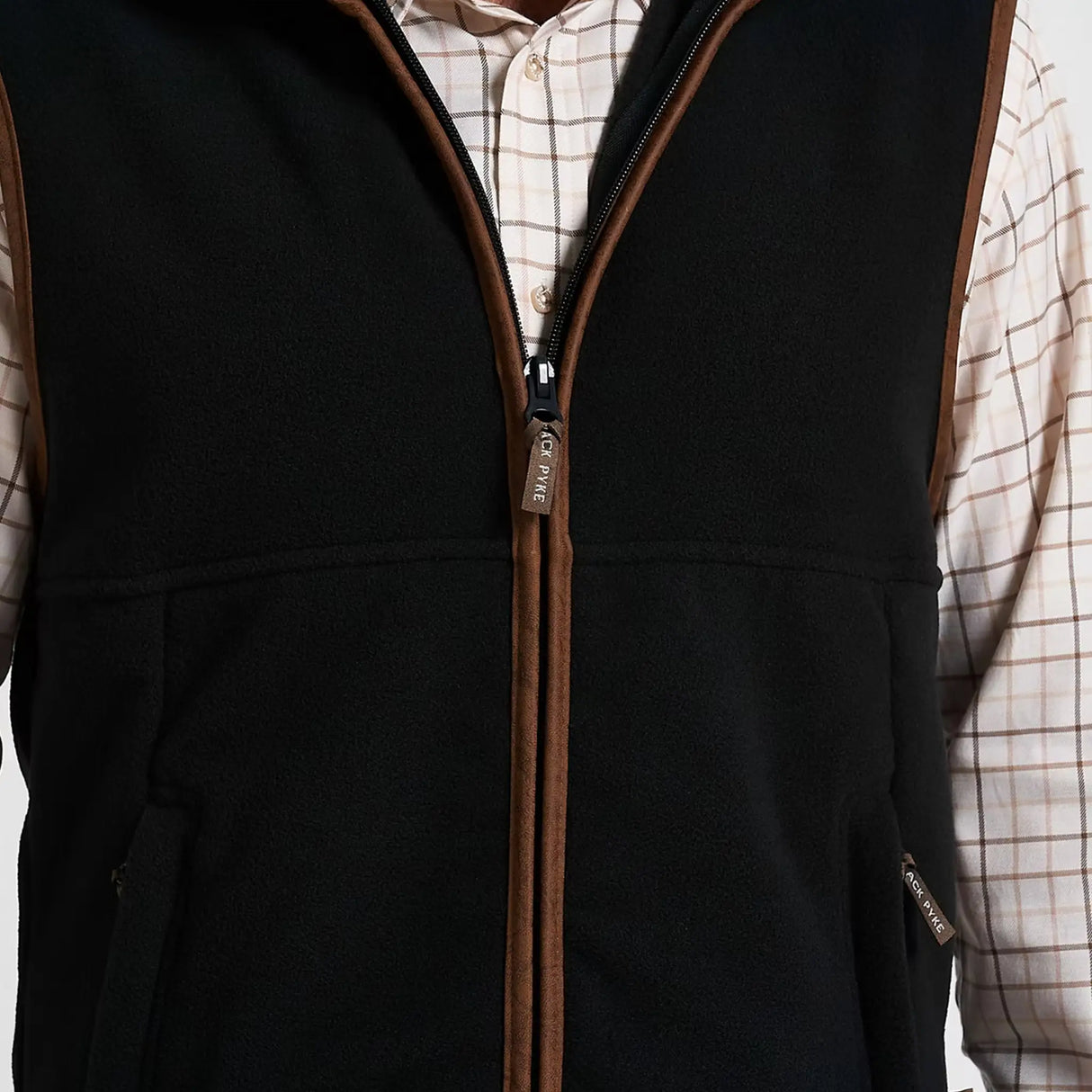 Jack Pyke Countryman Fleece Gilet in Anthracite close up of full zip closure