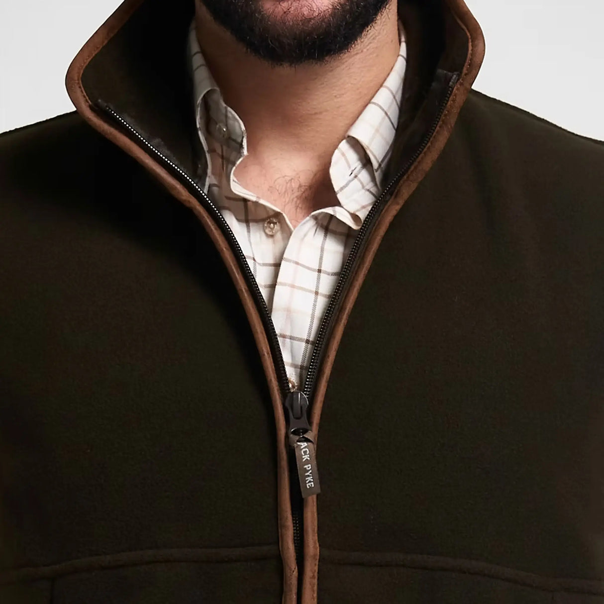 Jack Pyke Countryman Fleece Gilet in Dark Olive Green close up of full zip closure