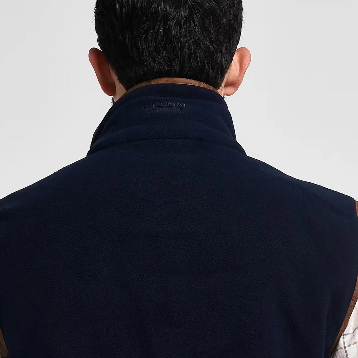 Jack Pyke Countryman Fleece Gilet in Navy Blue close up of collar