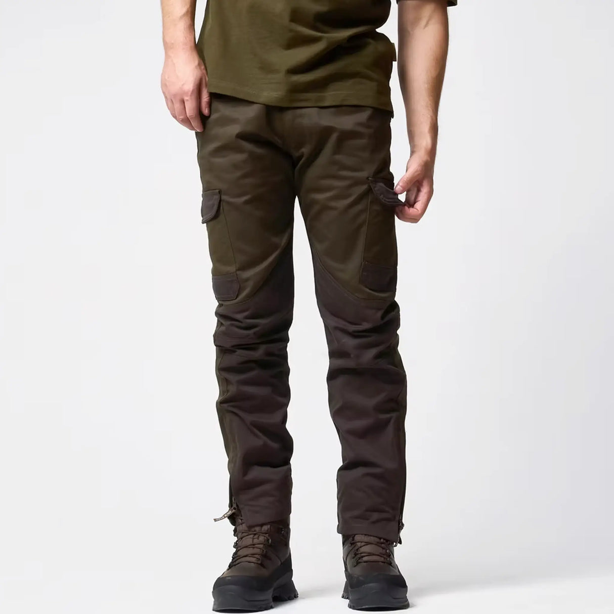 Jack Pyke Fieldman Trousers from the front opening cargo pocket  on white background