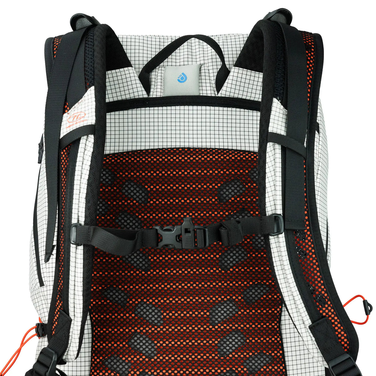 Highlander Kynetik Rucksack 25L in White - close-up of the shoulder strap attachment and vented back panel