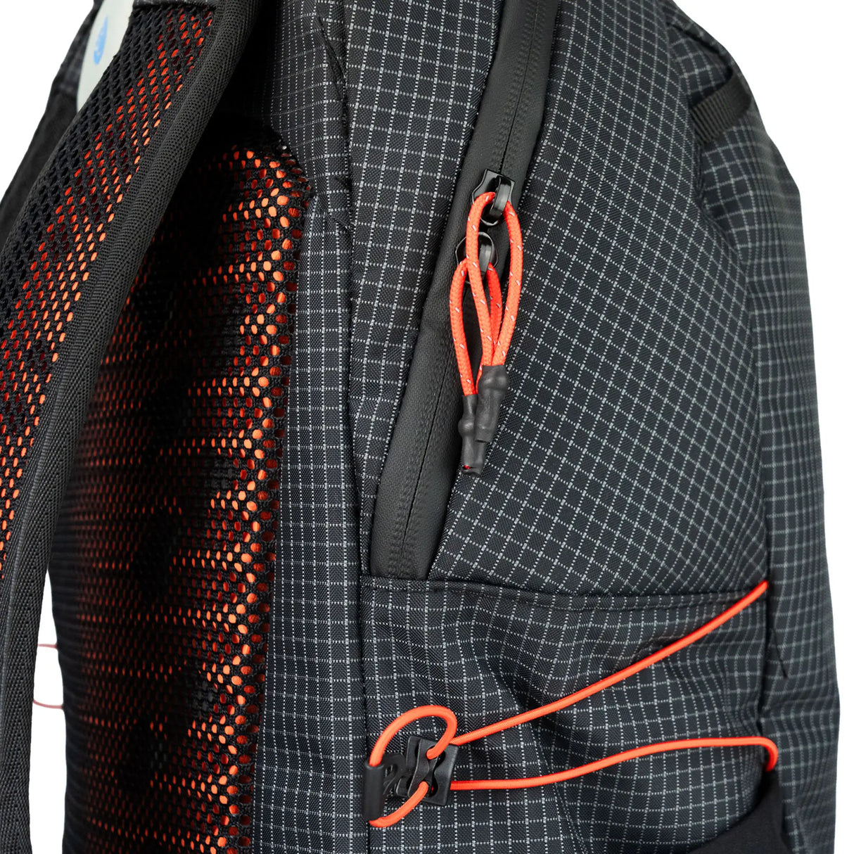 Highlander Kynetik Rucksack 15L in Black - close-up of the orange mesh back panel, zip pullers and cord toggle