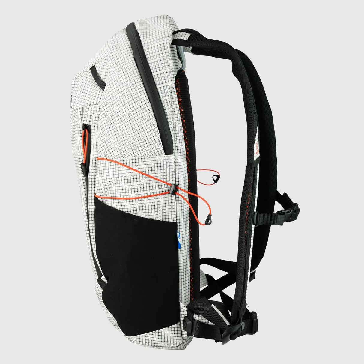 Highlander Kynetik Rucksack 15L in White - side profile showing the vented back panel and padded shoulder straps