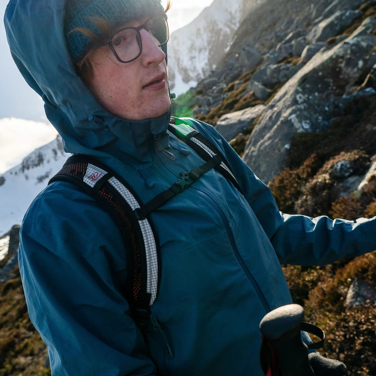Highlander Kynetik Rucksack 15L in White - padded shoulder straps and sternum strap worn below a rocky crag
