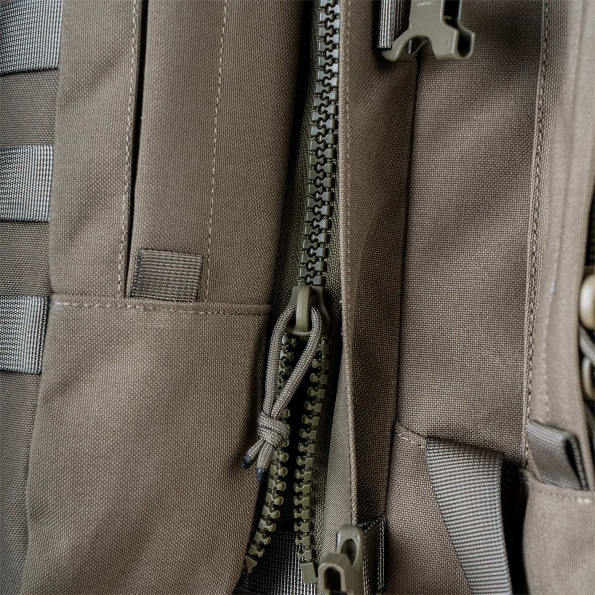 Highlander Pinnacle Rucksack 90L in ranger green zip side pocket on white background