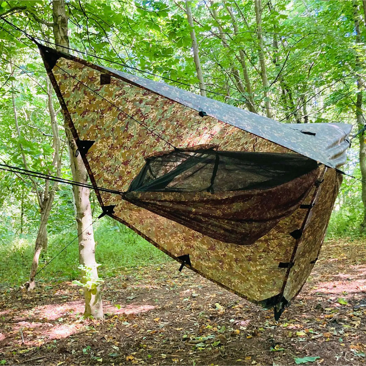 DD 3x3 Pro Tarp in MC camo for survival