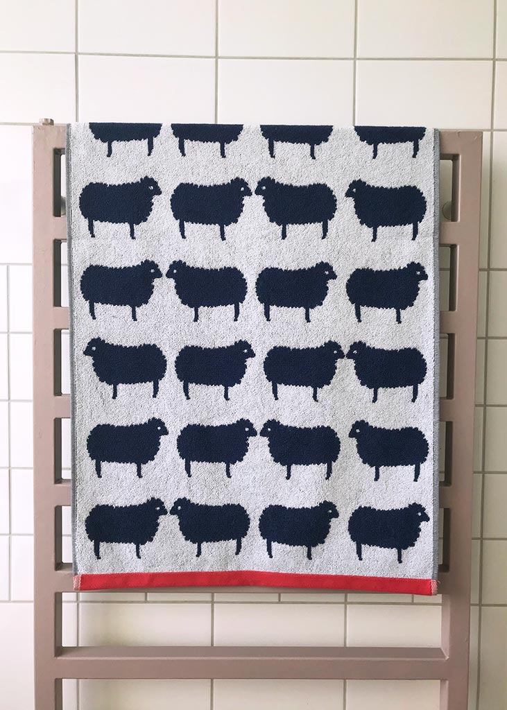 Anorak Kissing Sheep Organic Cotton Towel - Navy blue and white reverse face detail