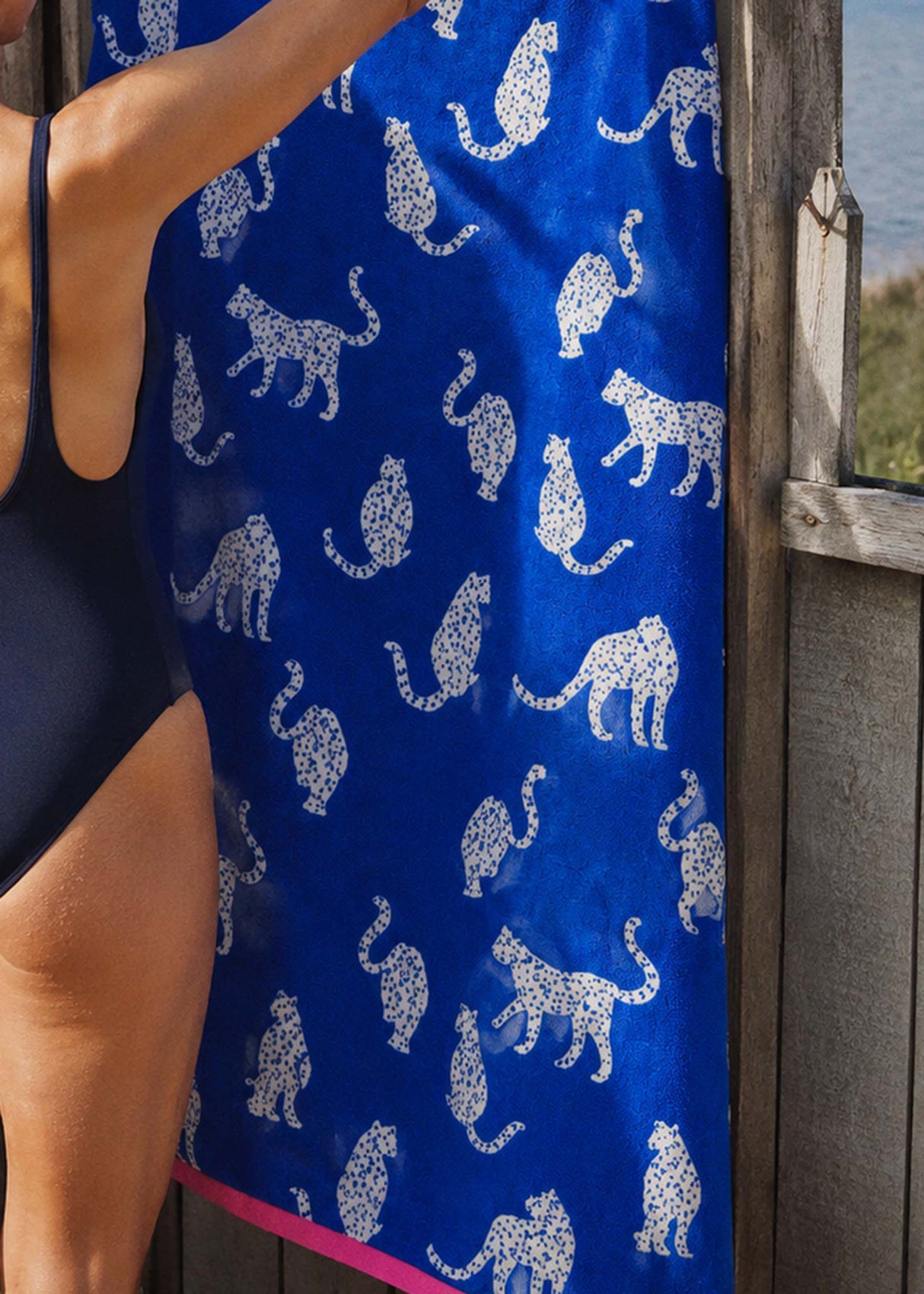 Anorak Snow Leopards Organic Cotton Towel - Bright blue outdoor shower use