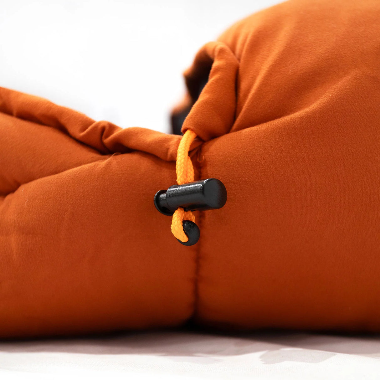 Vango Stellar Grande Sleeping Bag in harissa close up of drawcord